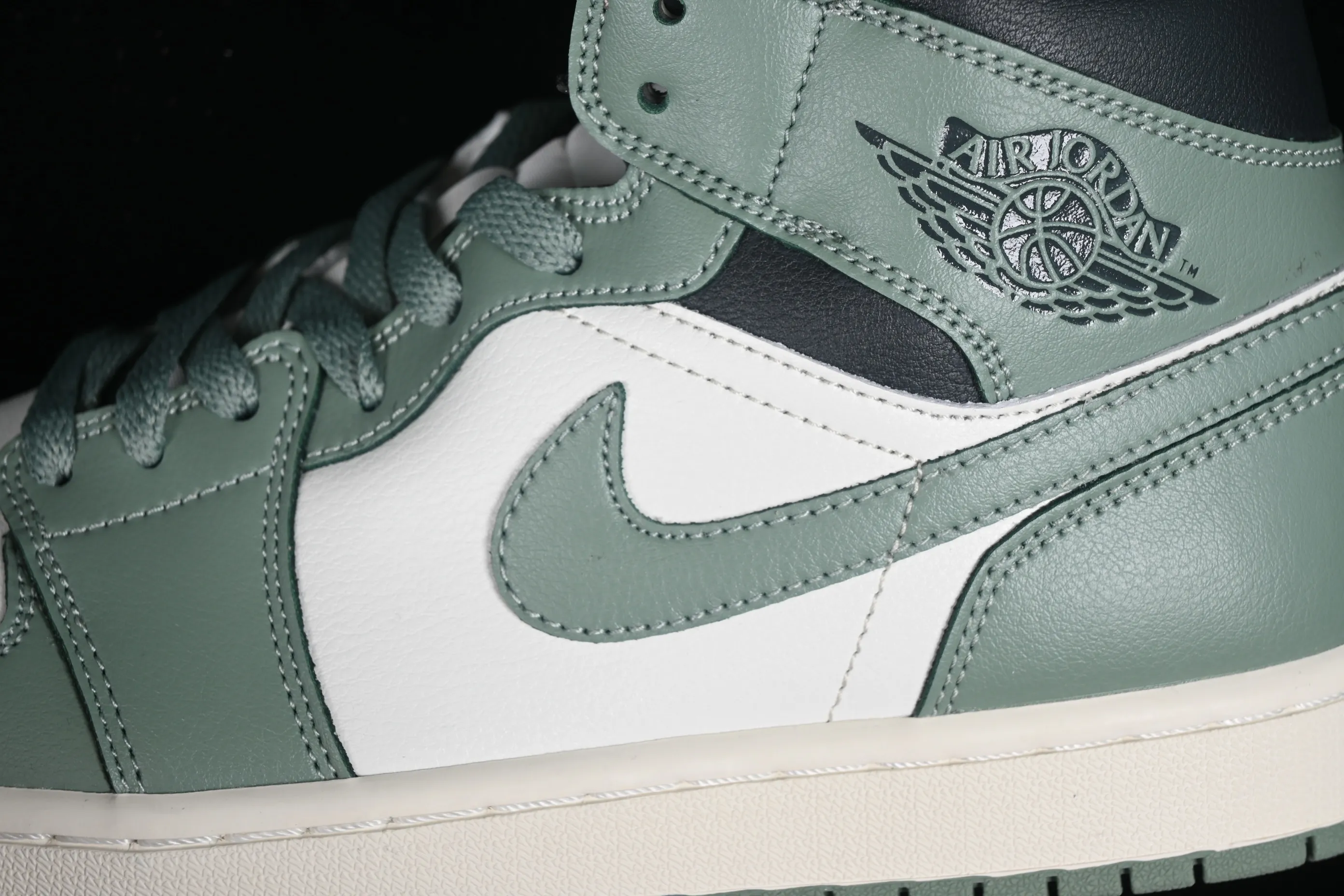 All categories Air Jordan Jordan series basketball shoes Air Jordan 1 Mid Air Jordan 1 Mid AJ1 Joe 1 fresh warm green Zhongbang basketball shoes BQ6472-130
